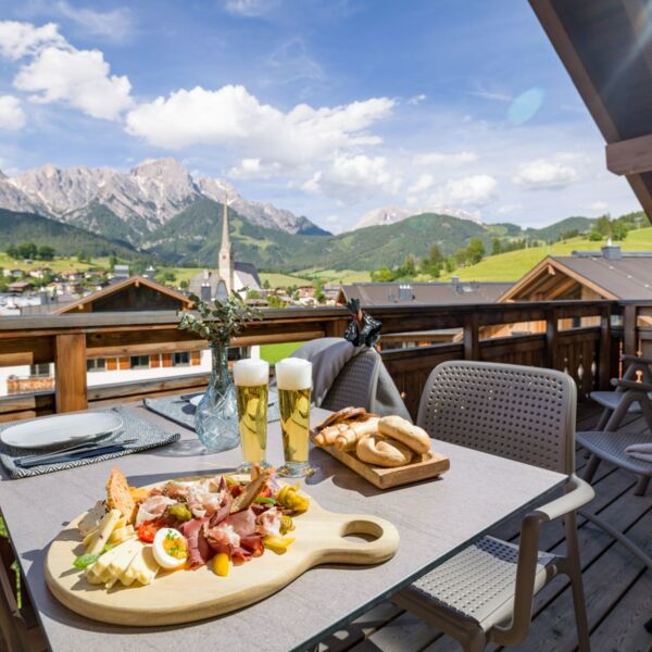Hotelresort Maria Alm - Alpin Lodges - großzügiger Balkon oder Terrasse in den Apartments