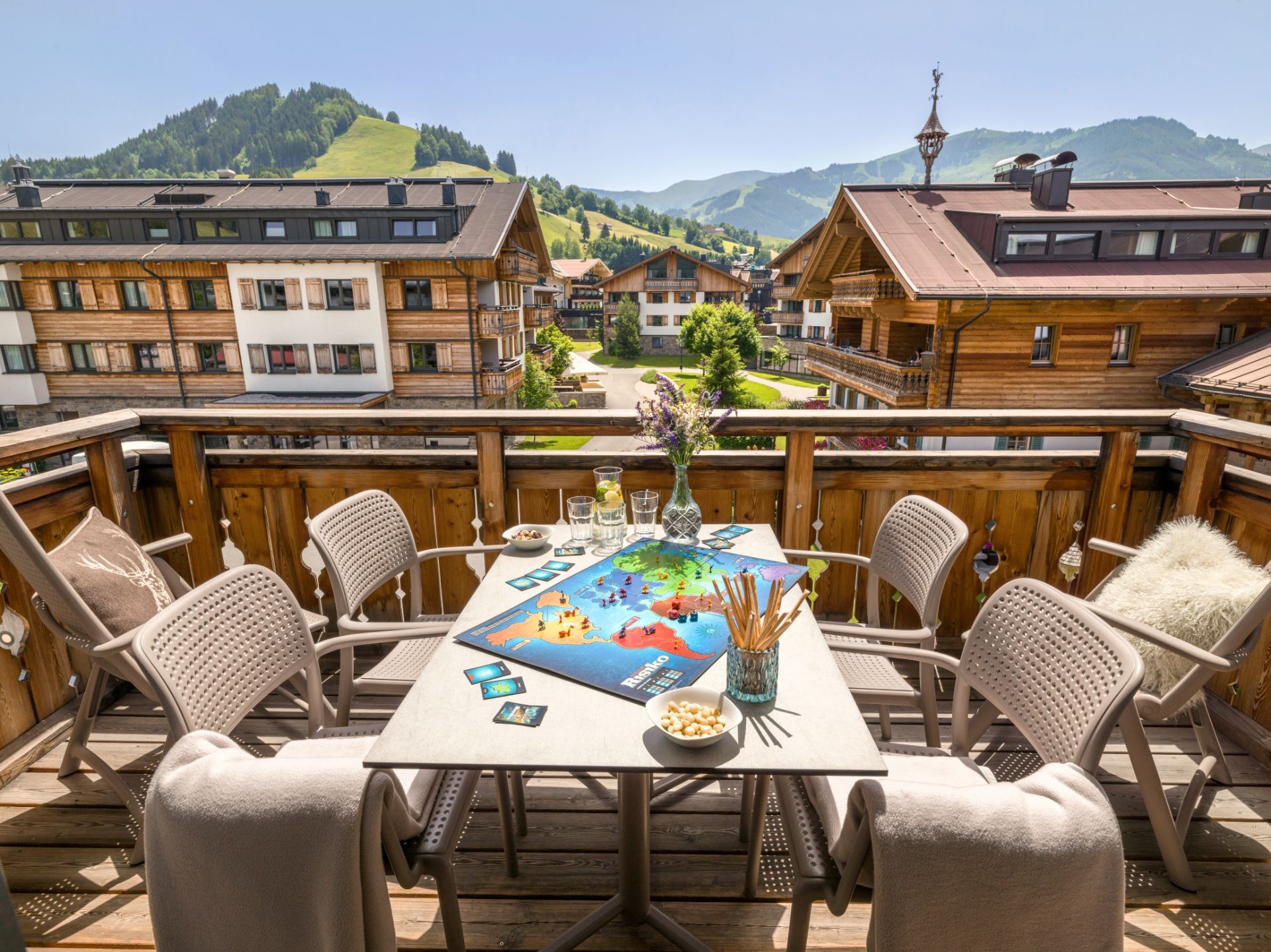 Hotelresort Maria Alm - Alpin Lodges - großzügiger Balkon oder Terrasse in den Apartments