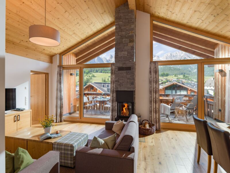 Hotelresort Maria Alm - Alpin Lodges - großzügiger Wohnraum im Penthouse